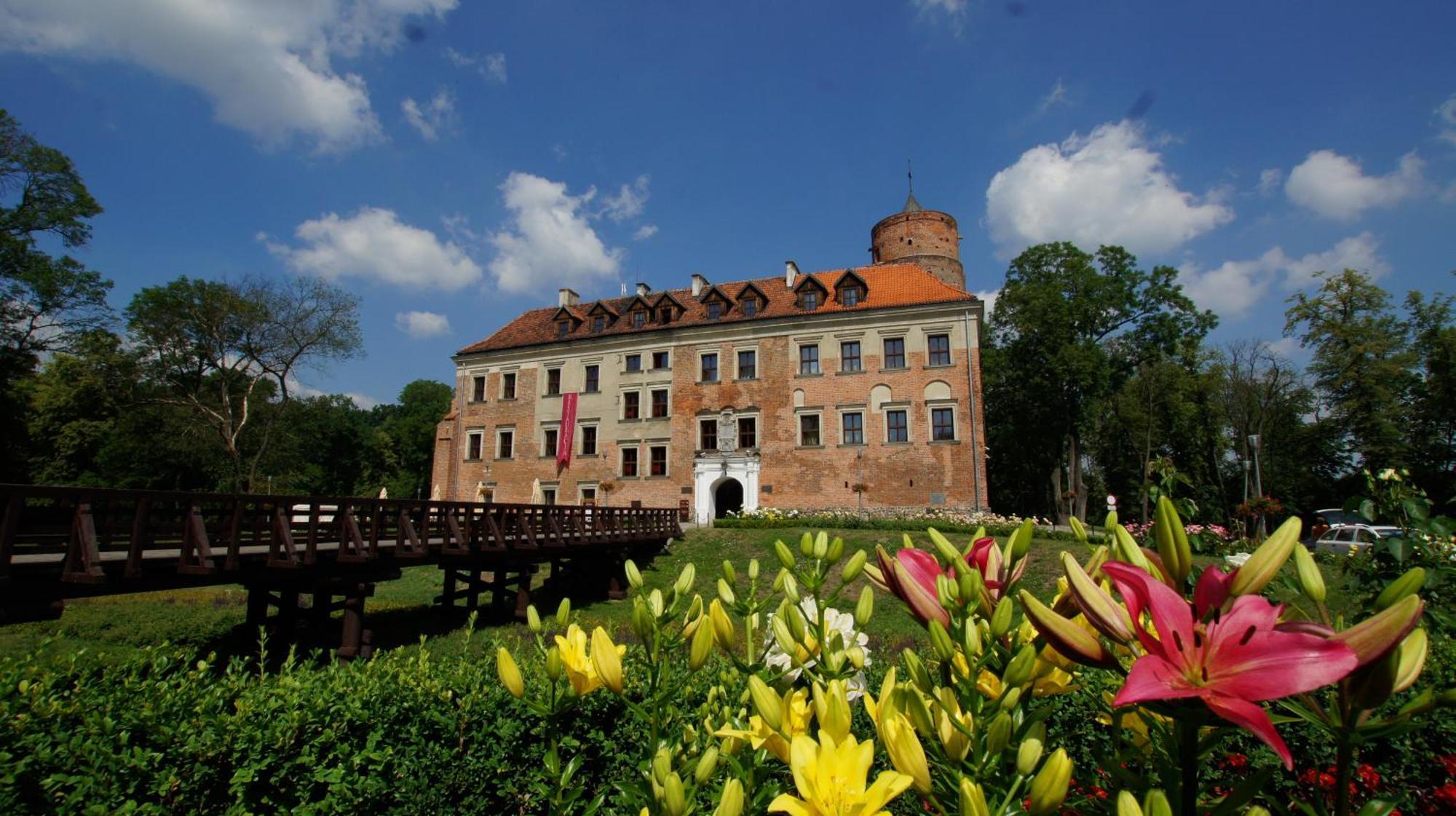 Zamek Uniejow Aparthotel Luaran gambar