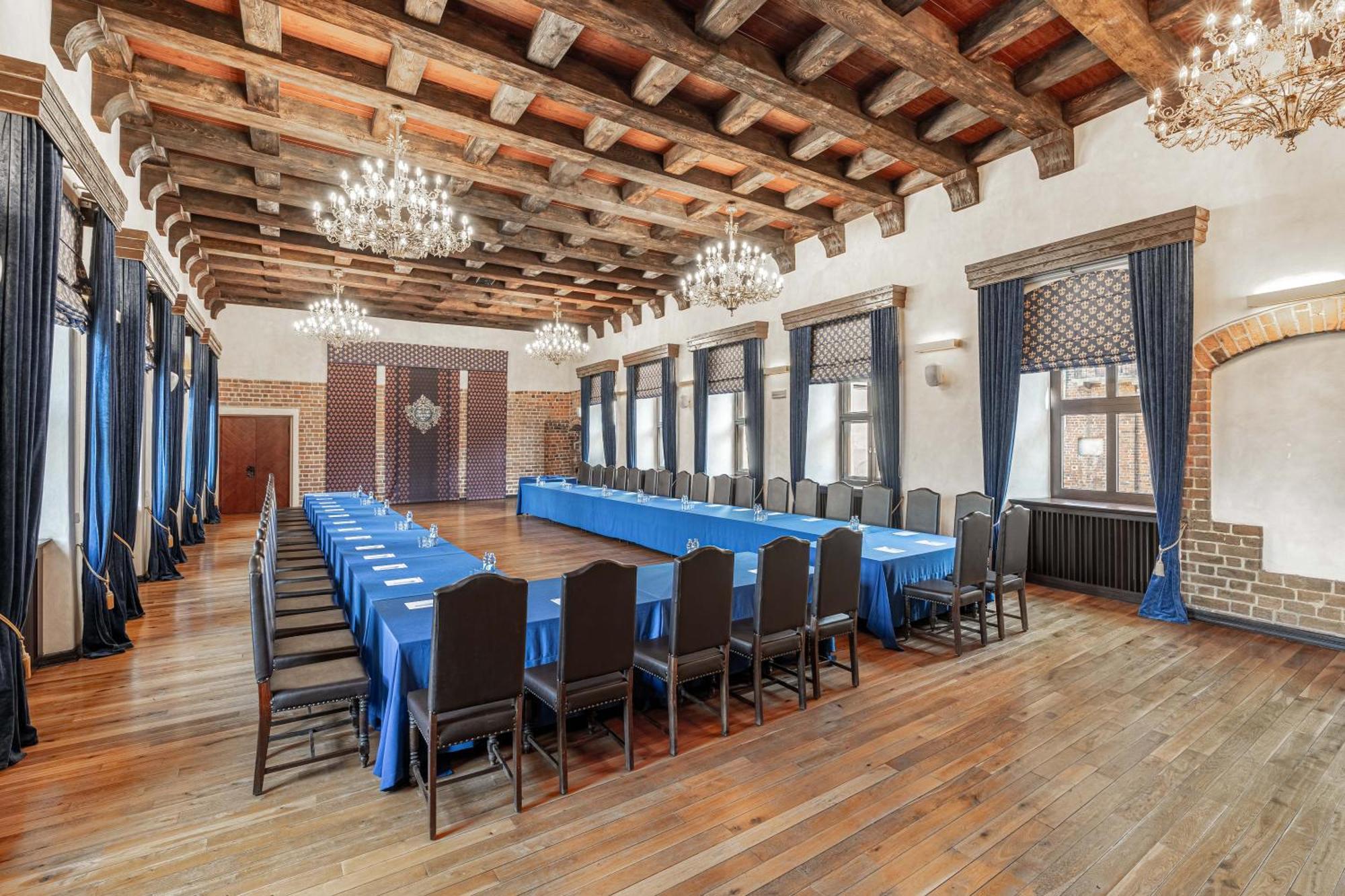 Zamek Uniejow Aparthotel Luaran gambar