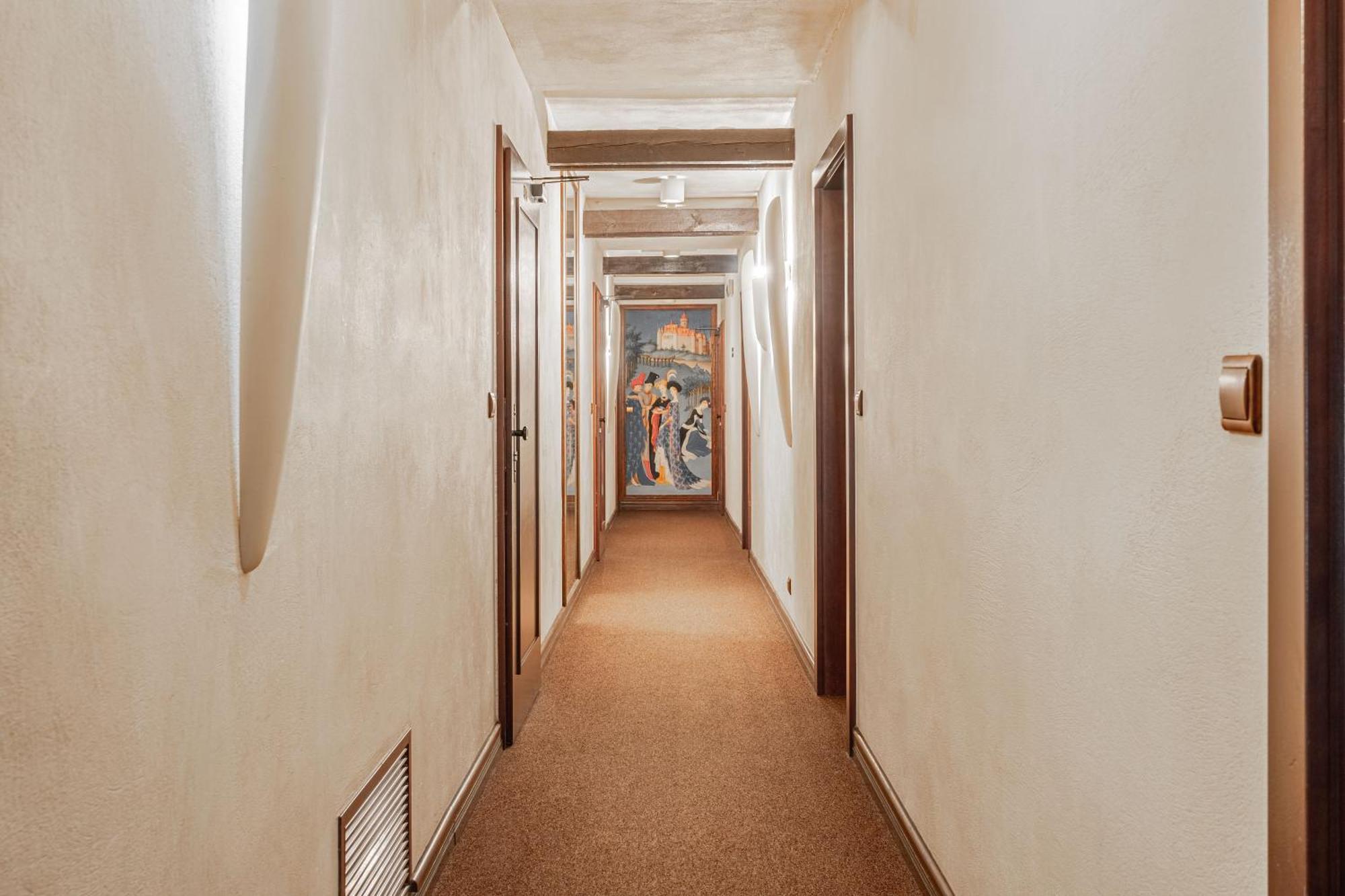 Zamek Uniejow Aparthotel Luaran gambar