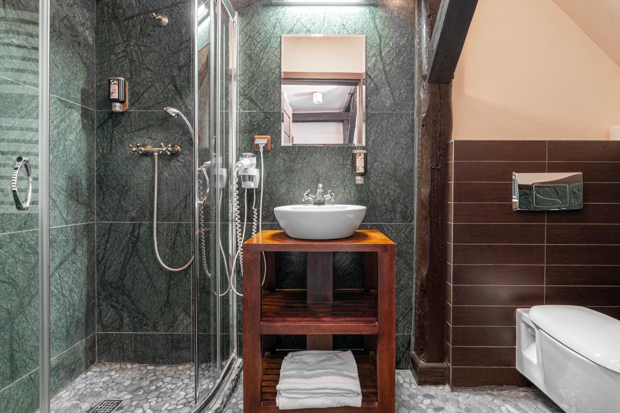 Zamek Uniejow Aparthotel Luaran gambar