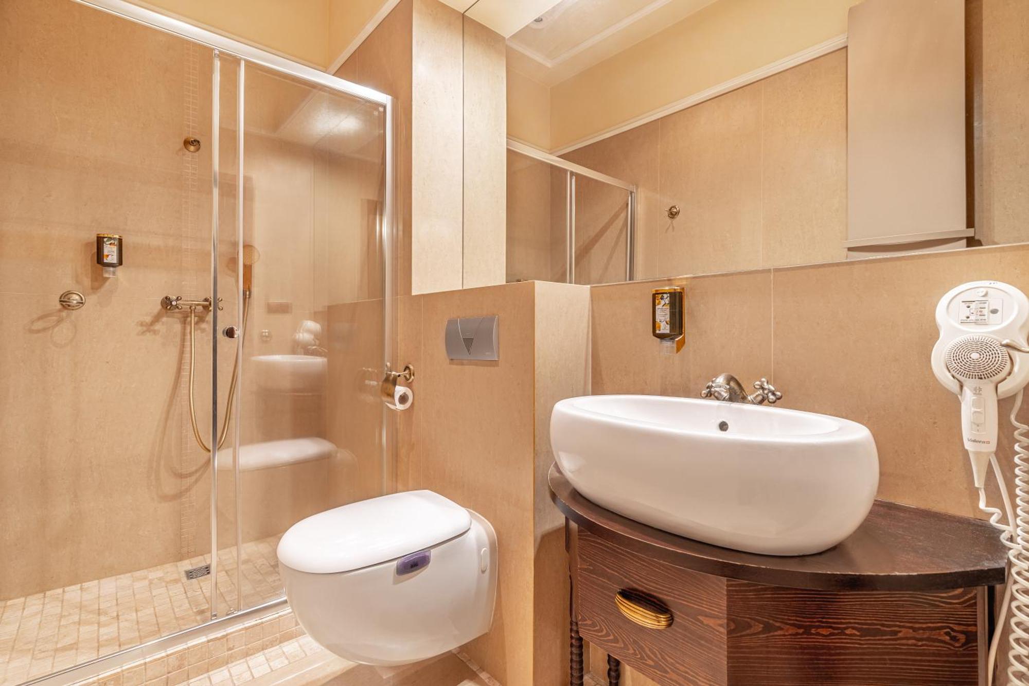Zamek Uniejow Aparthotel Luaran gambar