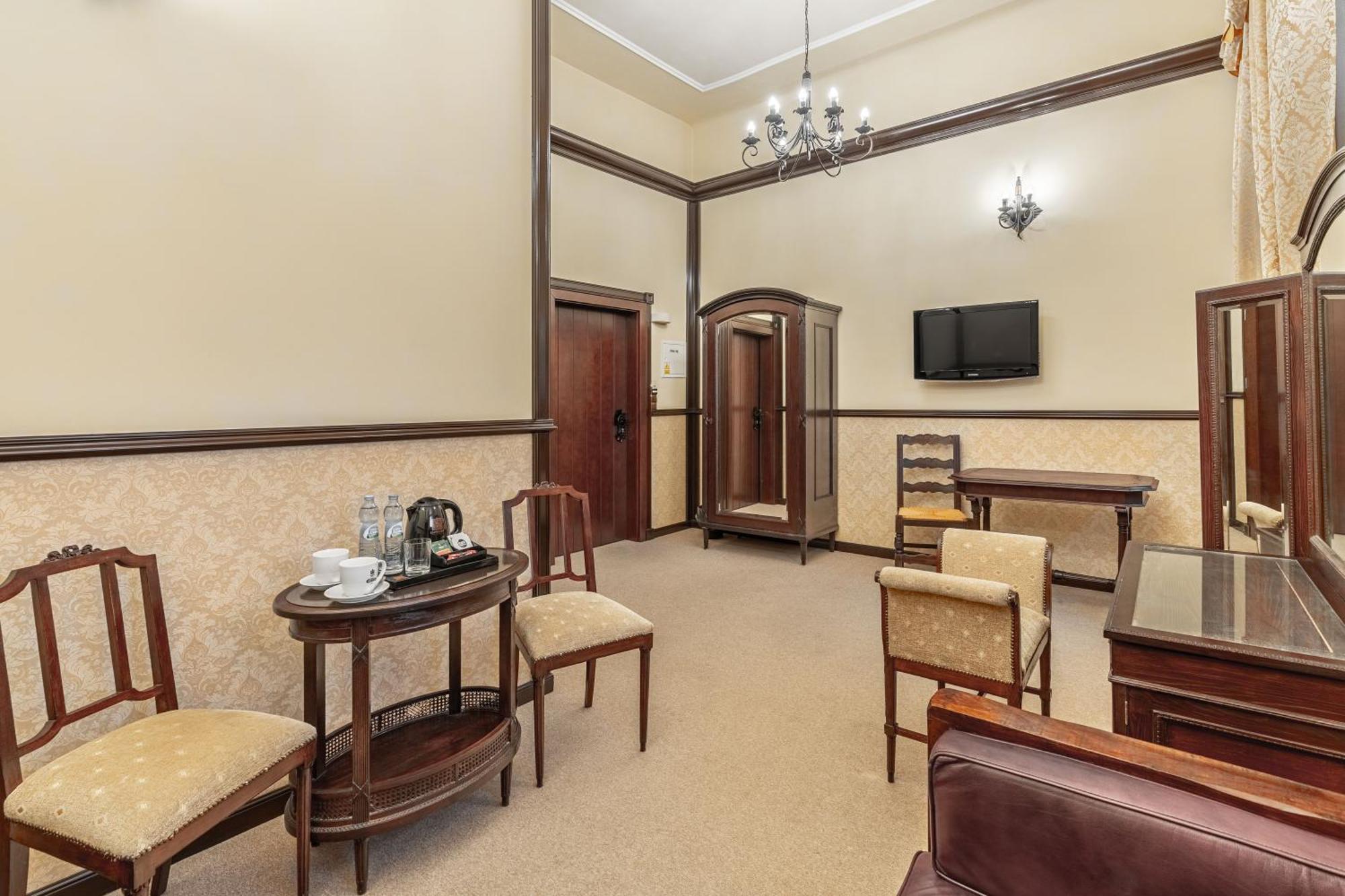 Zamek Uniejow Aparthotel Luaran gambar