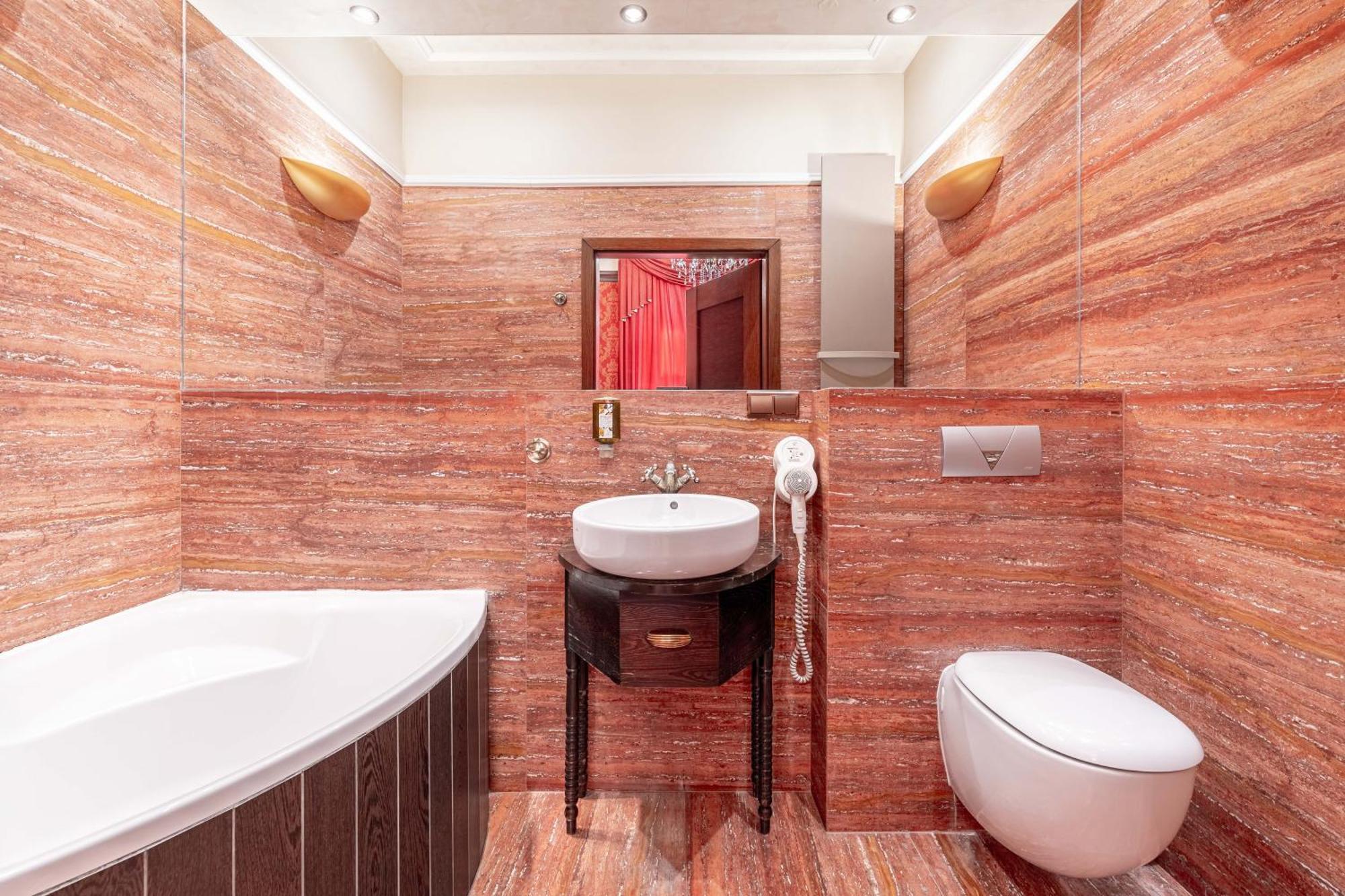 Zamek Uniejow Aparthotel Luaran gambar