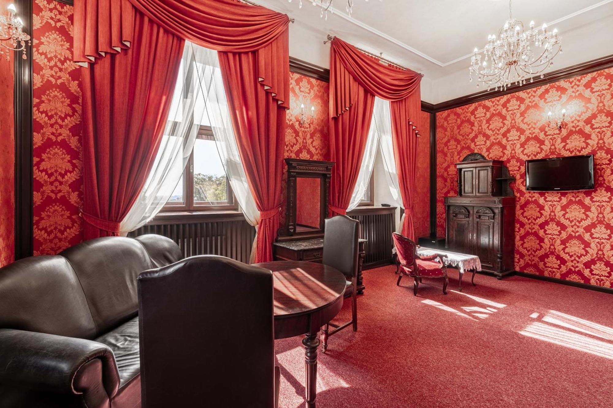 Zamek Uniejow Aparthotel Luaran gambar