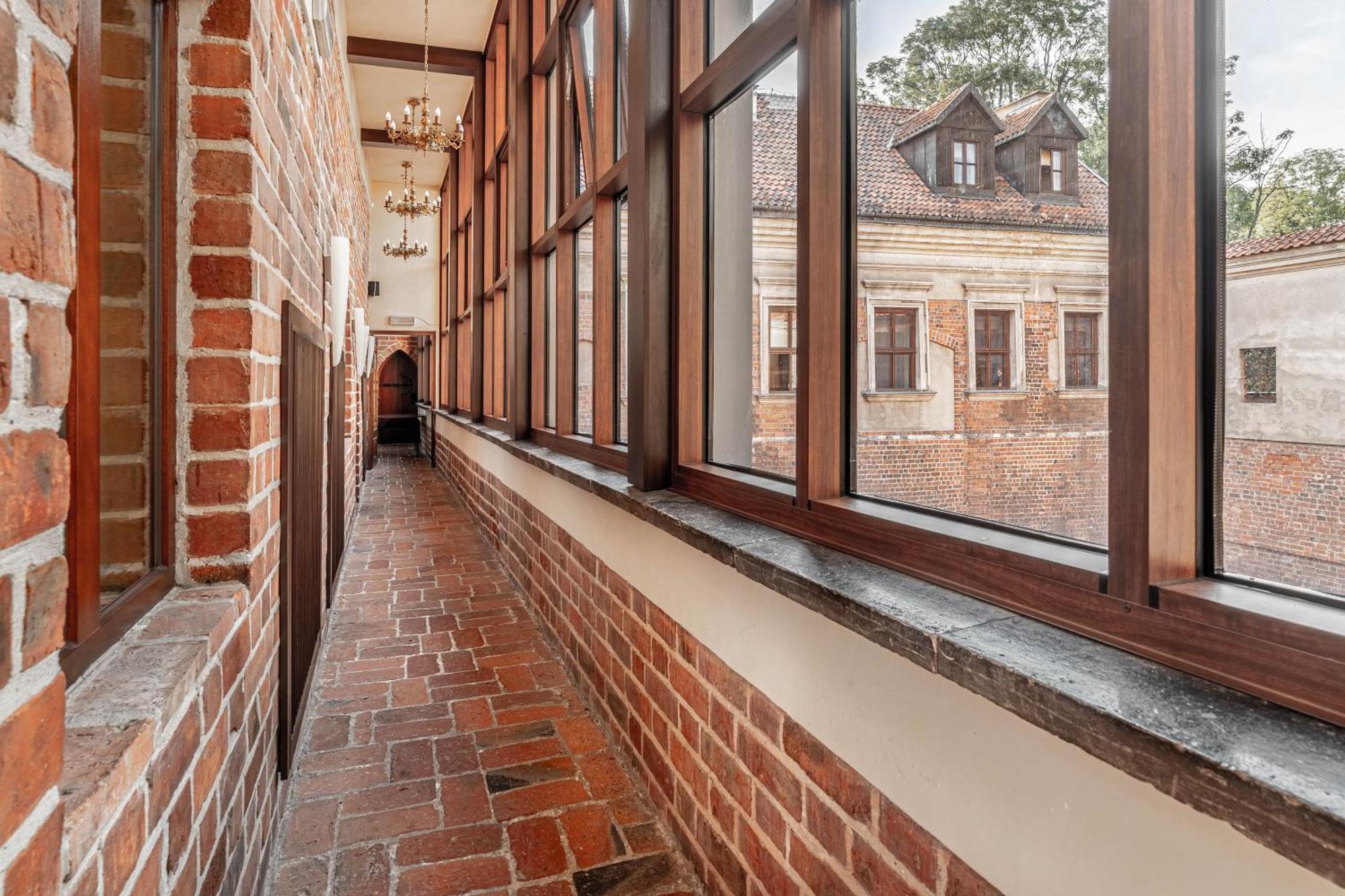 Zamek Uniejow Aparthotel Luaran gambar