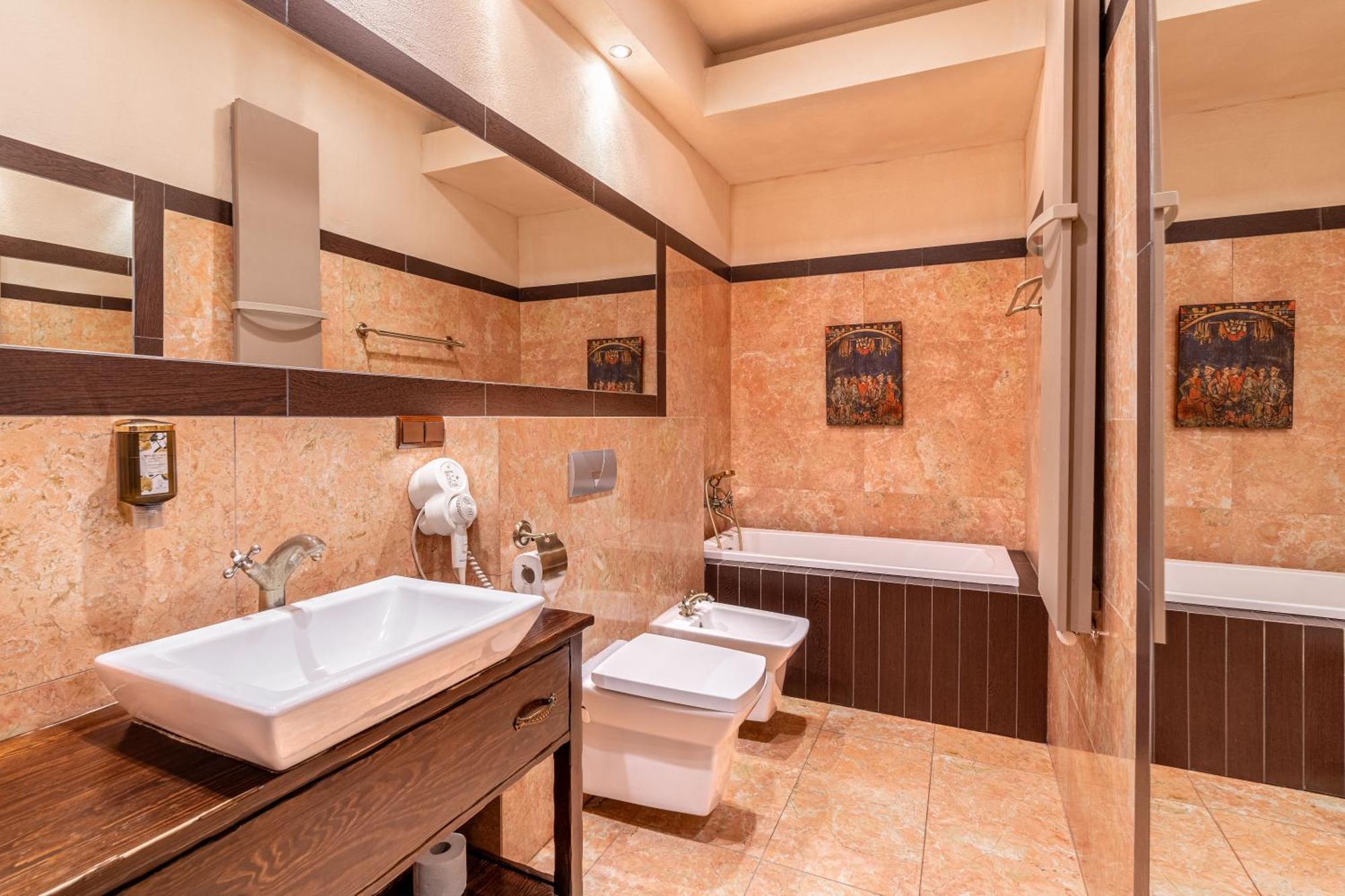 Zamek Uniejow Aparthotel Luaran gambar