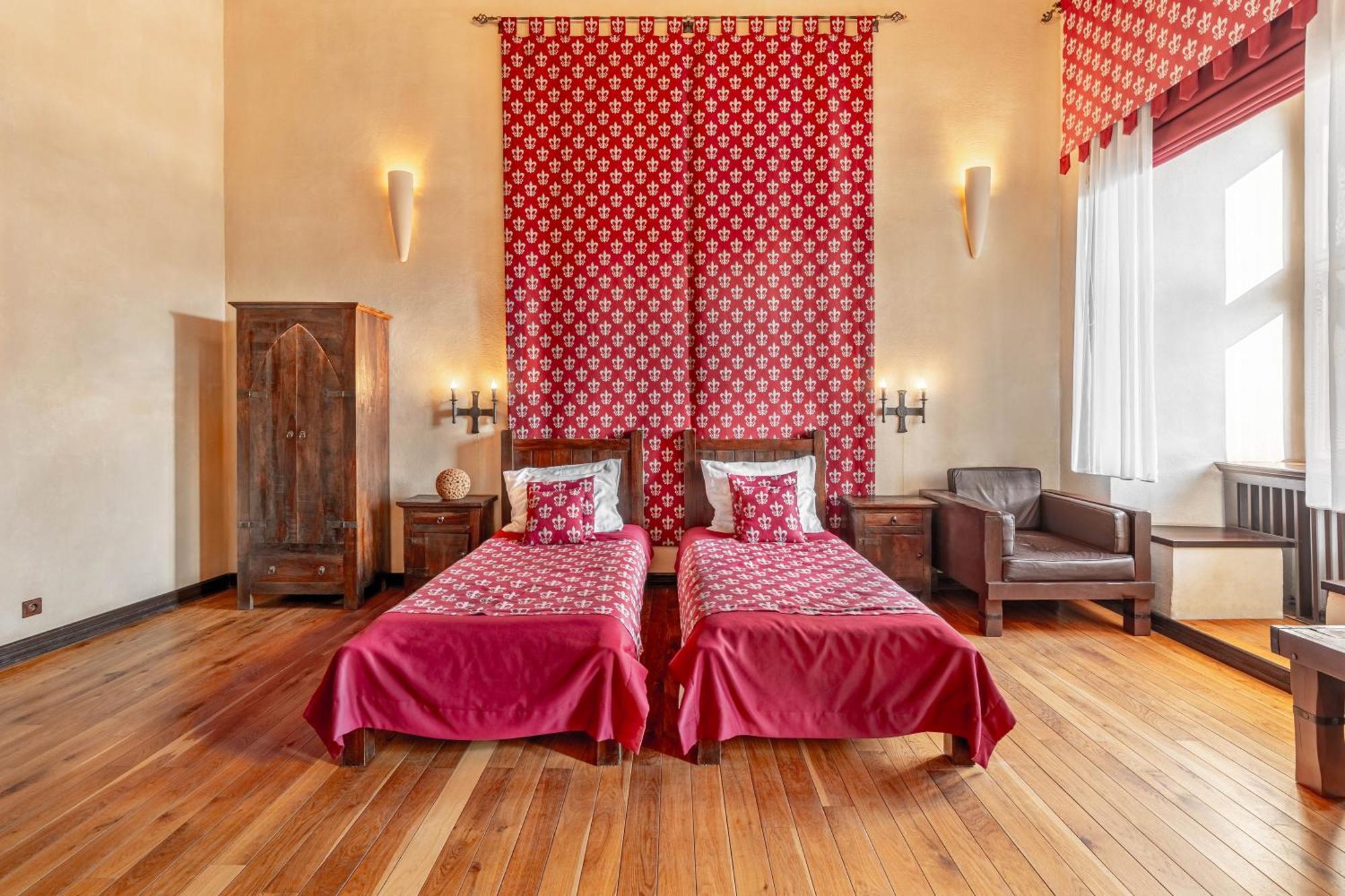 Zamek Uniejow Aparthotel Luaran gambar