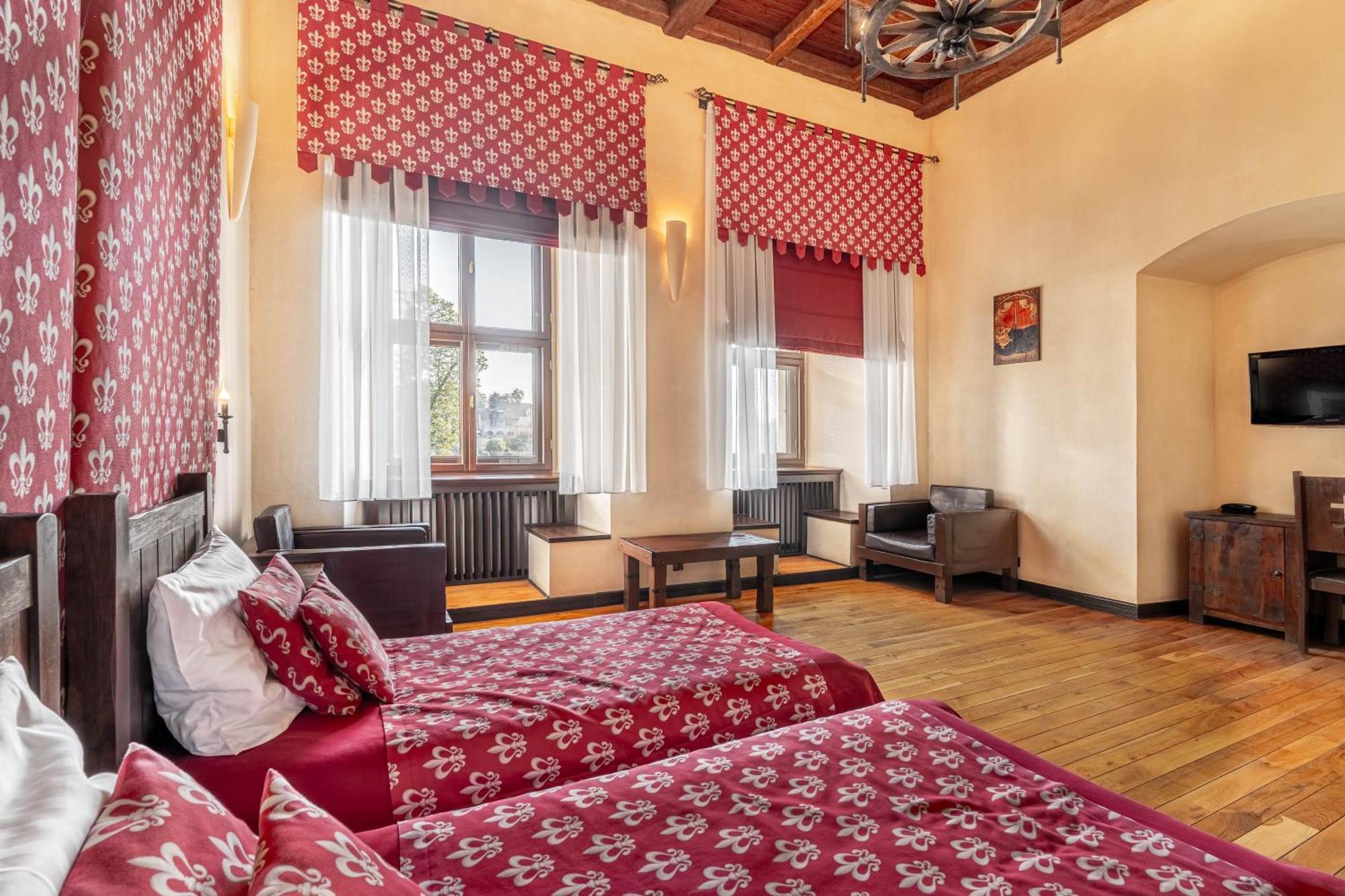 Zamek Uniejow Aparthotel Luaran gambar