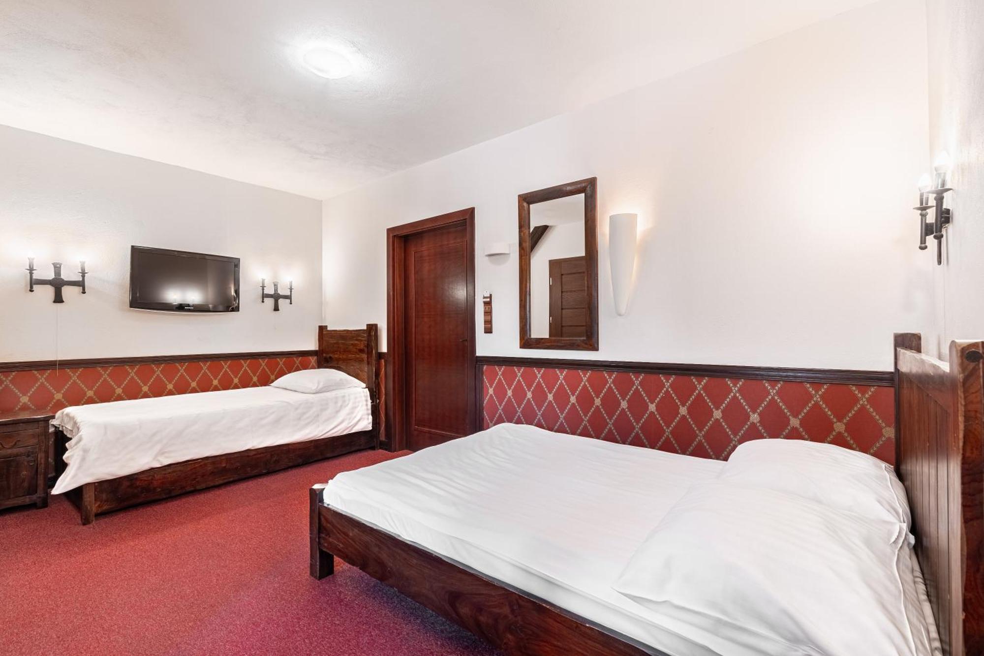 Zamek Uniejow Aparthotel Luaran gambar