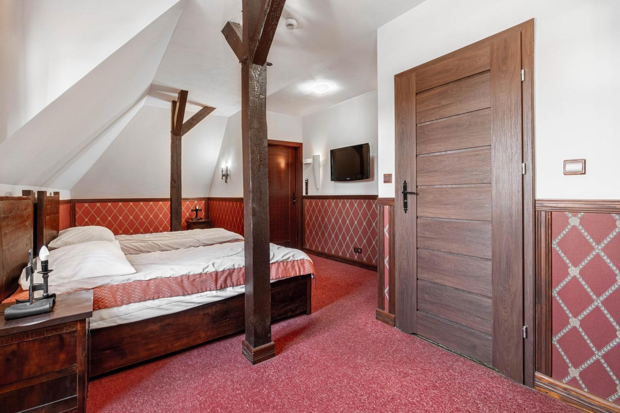 Zamek Uniejow Aparthotel Luaran gambar