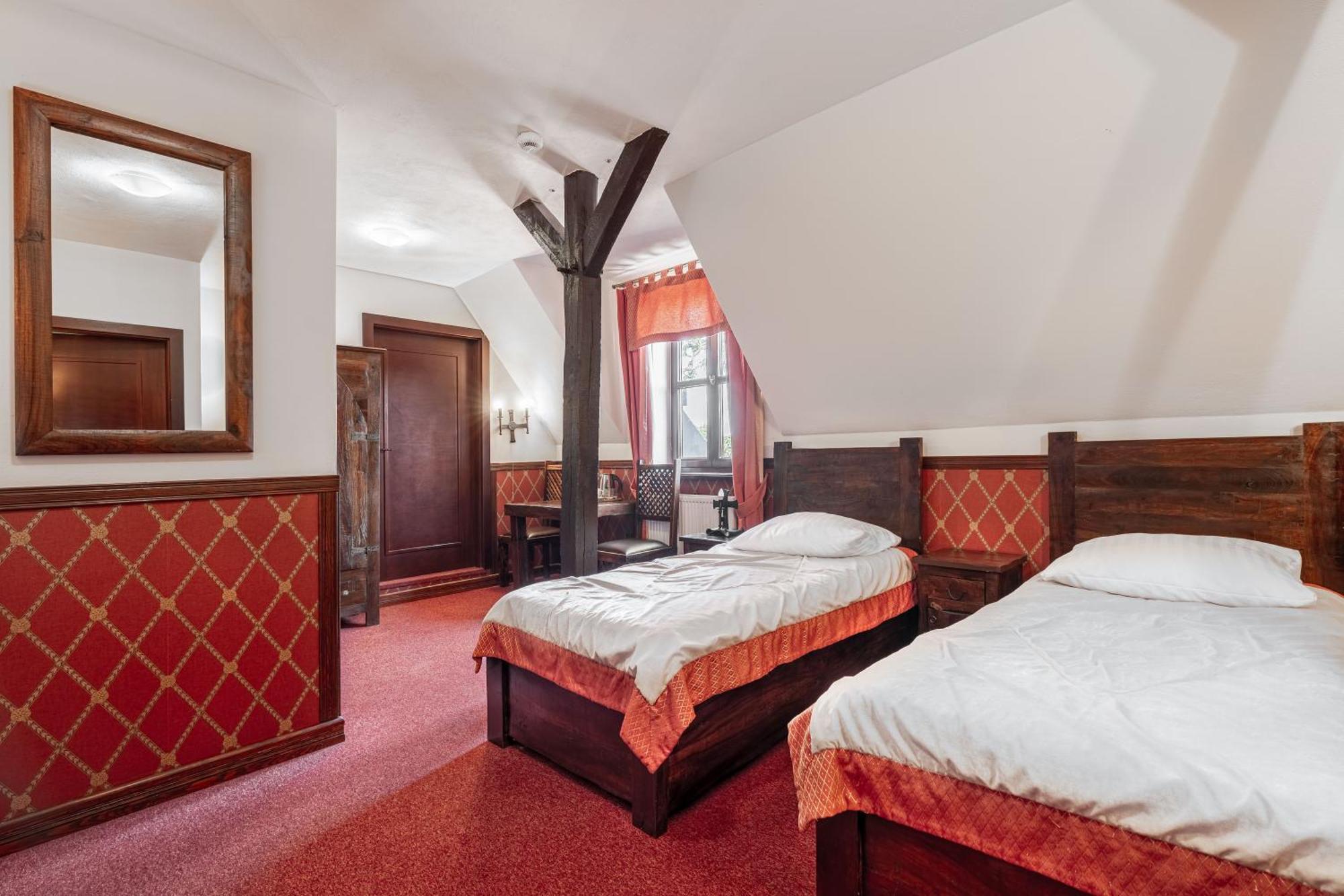 Zamek Uniejow Aparthotel Luaran gambar