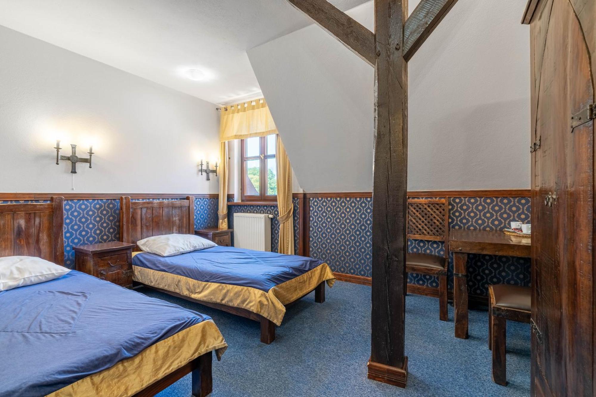 Zamek Uniejow Aparthotel Luaran gambar