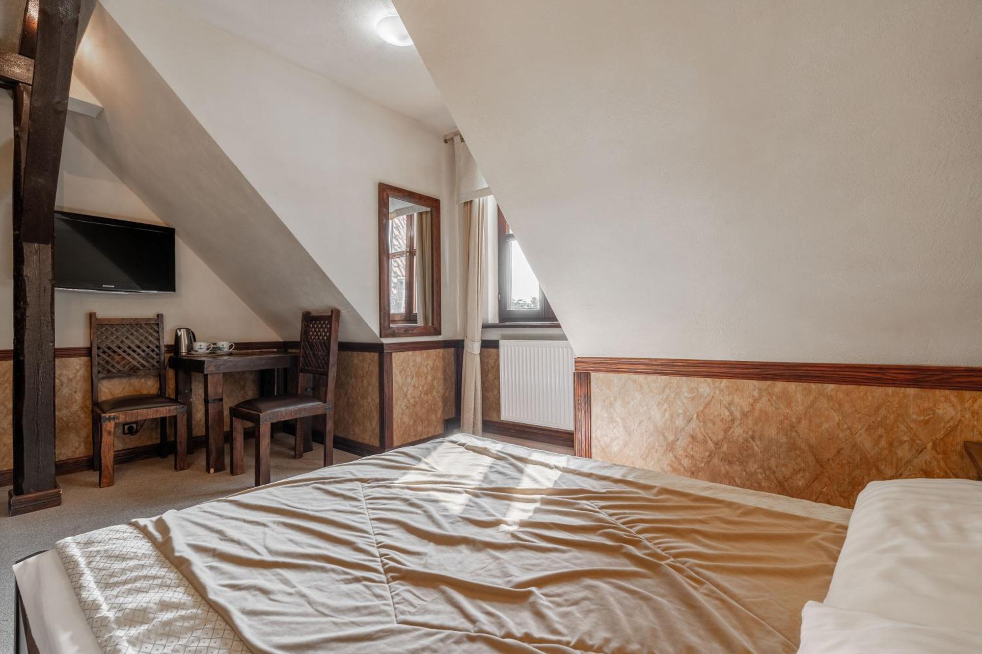 Zamek Uniejow Aparthotel Luaran gambar