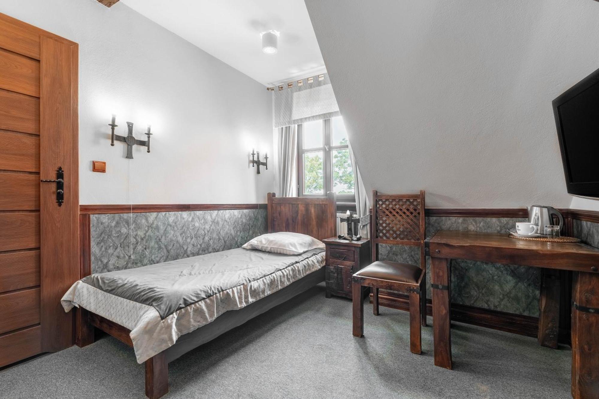 Zamek Uniejow Aparthotel Luaran gambar