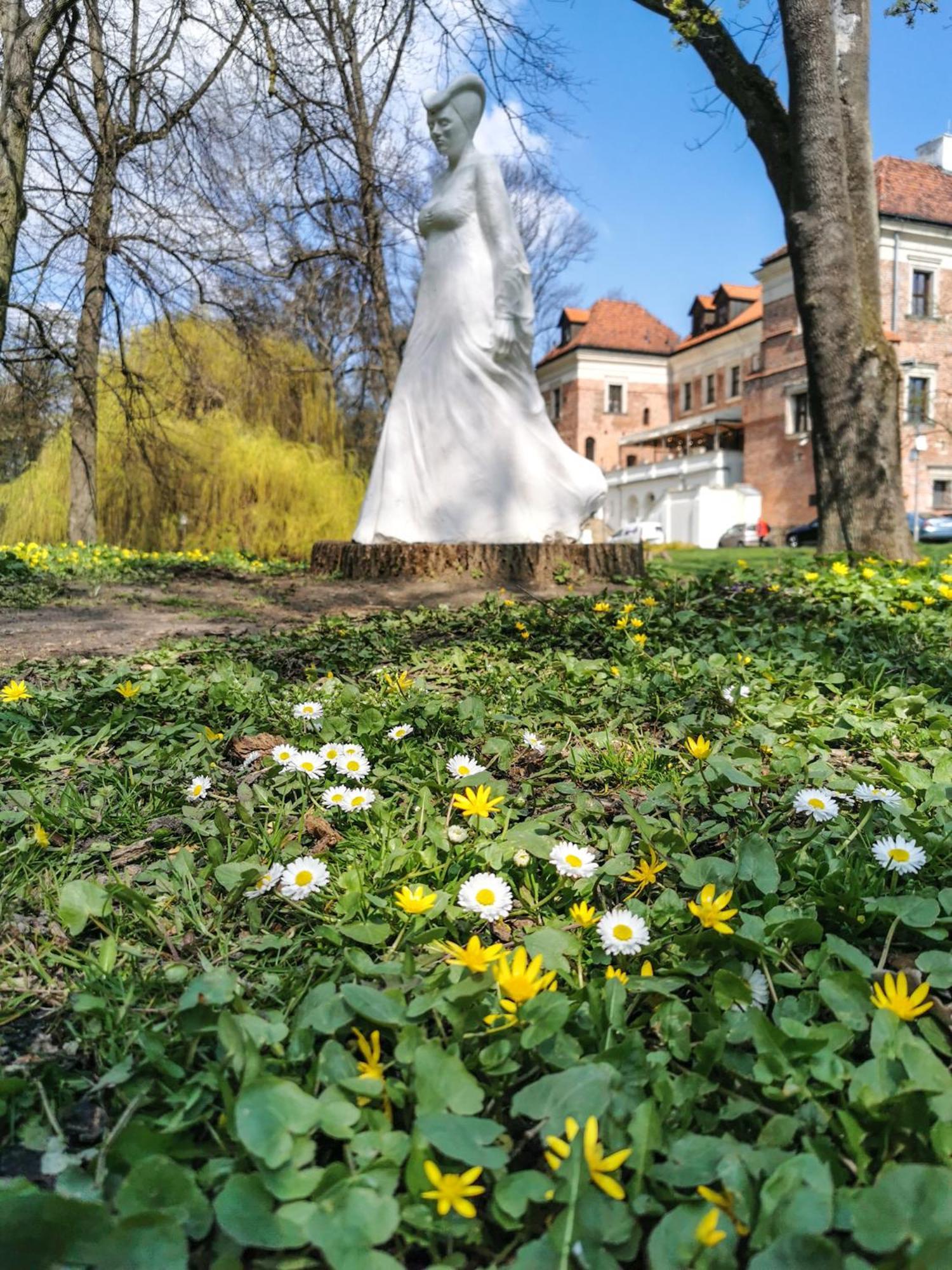 Zamek Uniejow Aparthotel Luaran gambar